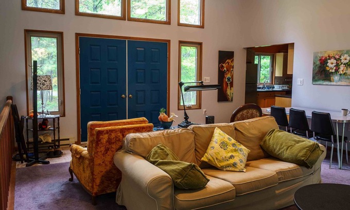 Aquashicola Cottage | Cute lodge in the woods near Jim Thorpe & Beltzville Lake
