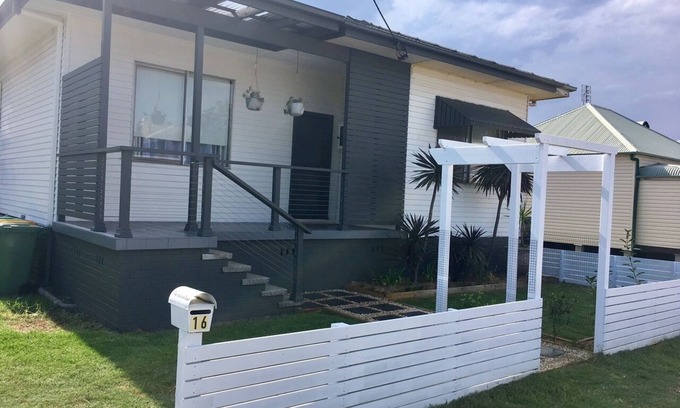 Cessnock House | Cute miners cottage in CBD. 10min drive to Hunter Valley vineyards