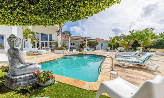 Gold Coast Apartment | Cute Modern Studio|Pool|BBQ|Walk to Beaches & Golf