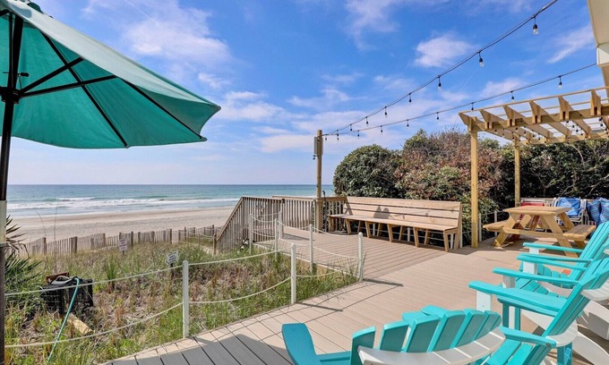Surf City Cottage | Cute Oceanfront Beach Cottage- 3 bedrooms Surf City