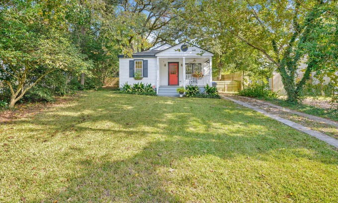 North Charleston Cottage | Cute Park Circle Cottage- Walk to restaurants/bars