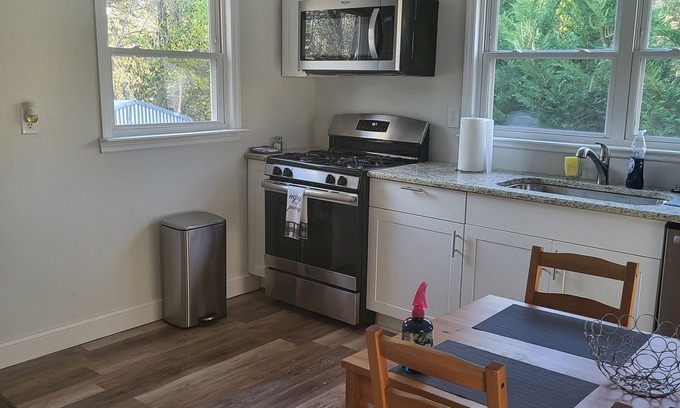 Cornelius House | Cute ranch house (no cleaning fee)