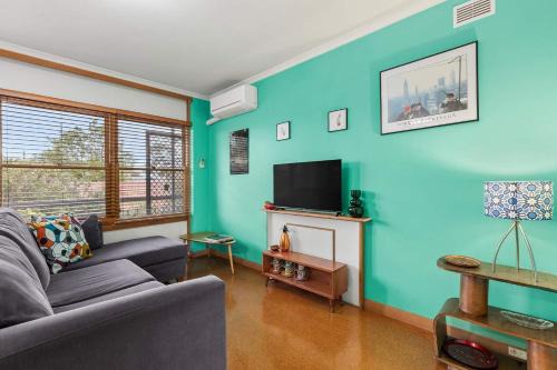 Newtown Apartment | Cute Retro Gem