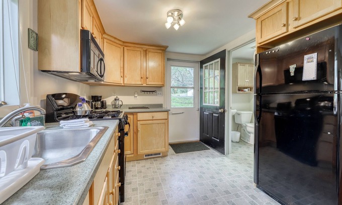 Weston House | Cute Riverfront Home w/Free WiFi, Washer/Dryer, & Private Deck - Close to Okemo