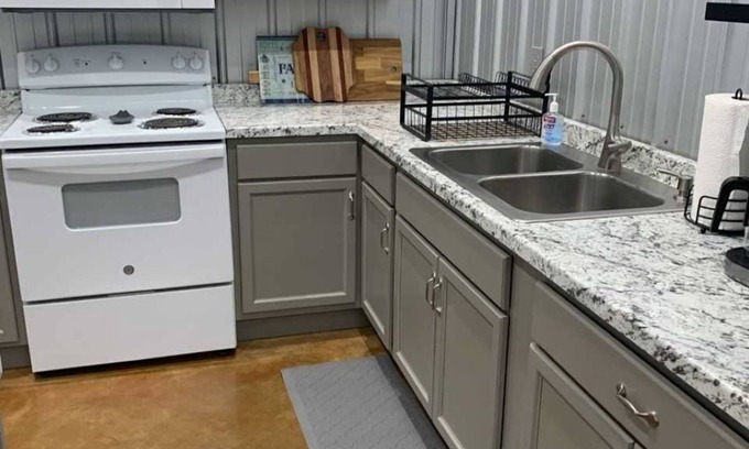 Benton Apartment | Cute Studio Apartment Near Beautiful Kentucky Lake!