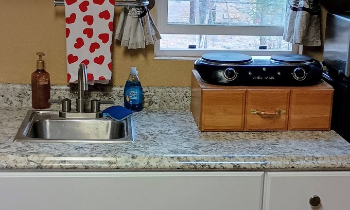 Prescott Heights Cottage | Cute Studio-style Tiny Home in the Heart of Prescott