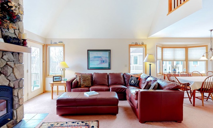 Sunday River Area House | Cute townhome on the slopes with trail access, deck, hot tub & pool