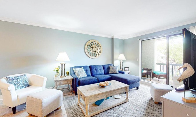 Harbour Town Apartment | Cutter Court 923