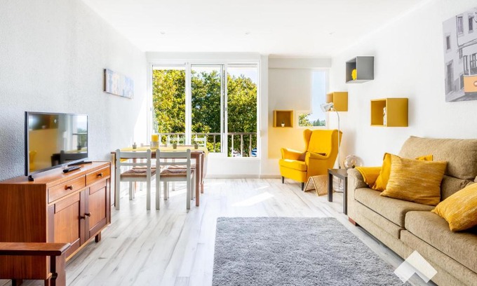 Carcavelos Apartment | CVELOS Carcavelos Exquisite Retreat Near the Beach