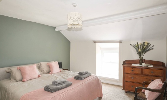 Rhyd-y-clafdy Cottage | CWM CEILIOG ANNEX, pet friendly, character holiday cottage in Trefor