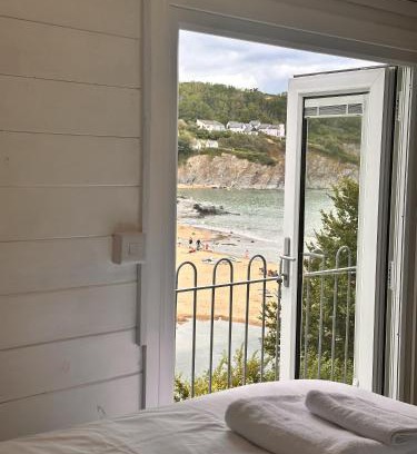Aberporth House | Cwtch Glanmordy by Aberporth Beach Holidays