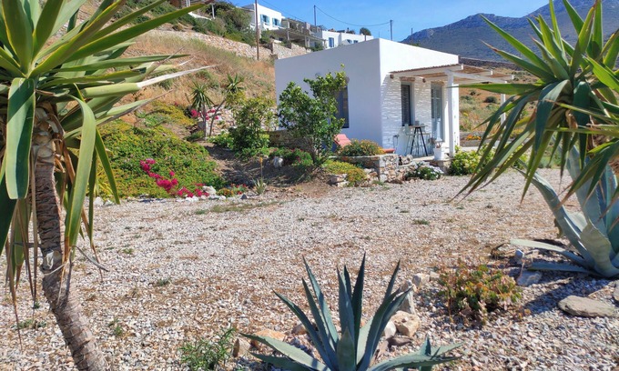 Katapola Apartment | Cycladic home in Katapola, Greece