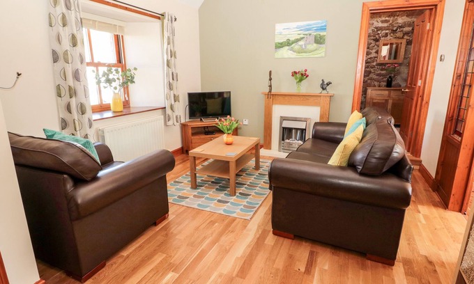 Norham House | CYGNET COTTAGE, pet friendly, character holiday cottage in Norham