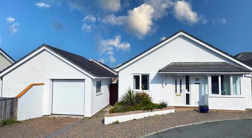 Trearddur Bay House | CYNEFIN- 3 Bed, 2 Bath-1 x En-Suite, DETCAHED BUNGLAOW- PET FRIENDLY
