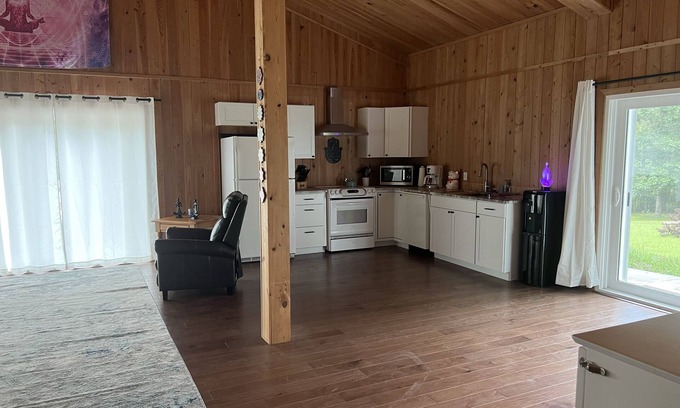 Brooksville Apartment | "Cypress Room" Event Space on working cattle ranch. Sleeps 2 (or up to 16)