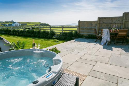 Llanfaethlu House | Cysgod y Llanw