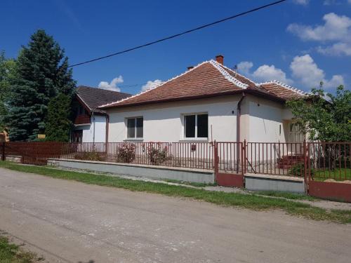 Poroszlo Apartment | Czinege Vendégház - Kis ház