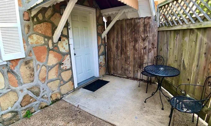 Eureka Springs Apartment | D'vinery Rock Cottage/#6