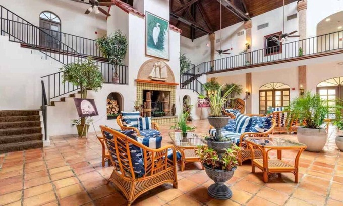 Naples Condo | D153 - 2 Queen Size Beds