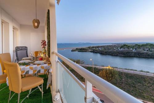 Empuriabrava Apartment | D2-5 Ampuria Delta Sunset with parking & wifi