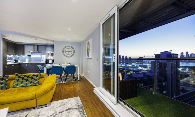 Docklands Apartment | Daimee's Place 2 Bed and 2 Bath Property