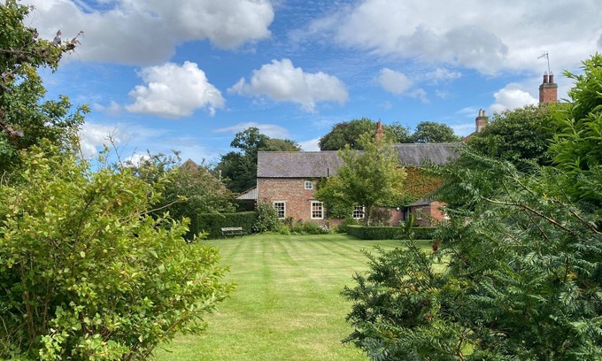 West Heslerton Cottage | Dairy Cottage - sleeping 4 guests in 2 bedrooms