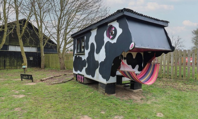Woodbridge Cottage | DAISY (COW SHED 1), character holiday cottage in Campsea Ashe