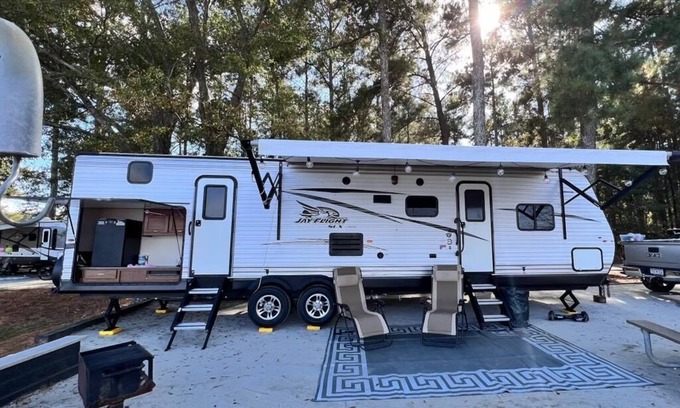 Anderson House | Daisy Duke - Camper for Rent, Delivery Available