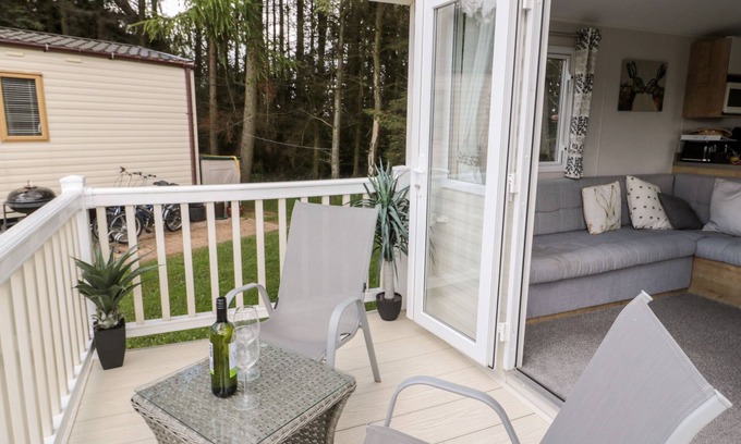 Swarland Cottage | DAISY'S RETREAT, pet friendly, with hot tub in Longframlington