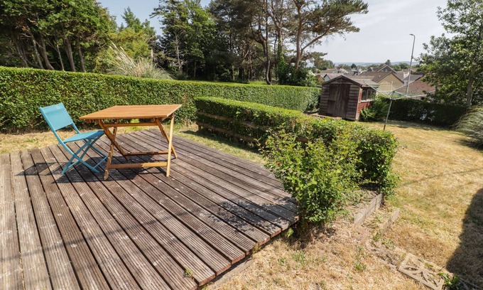 Pembrey Cottage | DAISYS COTTAGE, pet friendly, with a garden in Pembrey