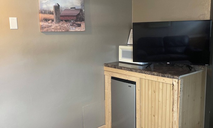 Faulkton Cabin | Dakota Landing Cabins & Motel: #9-Cozy, newly remodeled cabin