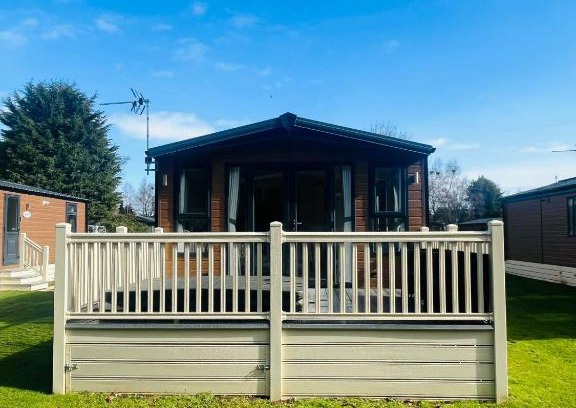 Allerthorpe House | Dakota Lodge with Hot Tub