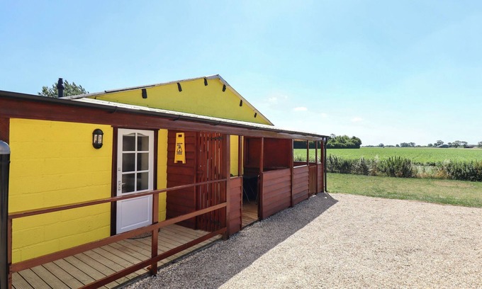 Dogdyke Cottage | DAKOTA, pet friendly, character holiday cottage in Coningsby