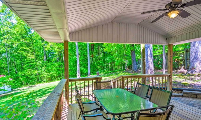 Albany House | Dale Hollow Lake Haven: Private Yard + Grill!