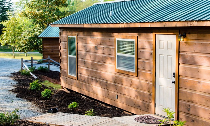 Mill Spring Cabin | Dali's Den Tiny House Rental 3 Miles to TIEC