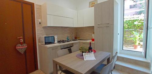 Prenestino-Centocelle Apartment | Dalia home - Giardino privato e metro C a 2 passi
