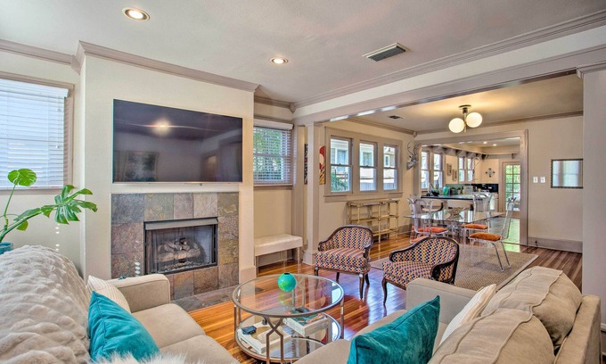 Lower Greenville Cottage | Dallas Couples Retreat: Walk to Lower Greenville!