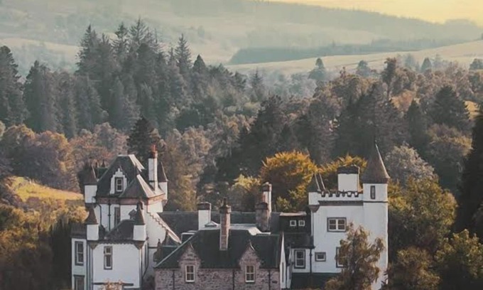 Blairgowrie Apartment | Dalnaglar Castle - sleeps 16 guests