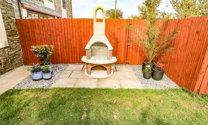 Llansaint House | DALTON COTTAGE, pet friendly, character holiday cottage in Llansaint