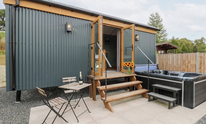 Rhayader Cottage | Dam View Shepherds Hut