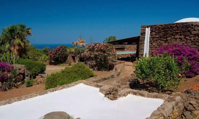 Pantelleria Apartment | Dammuso Alcove