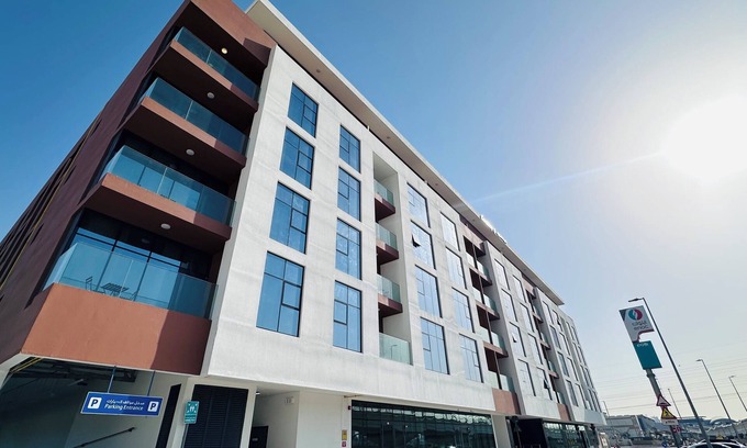 Jebel Ali Apartment | Dancenter Retreat Sheikh Zayed Road