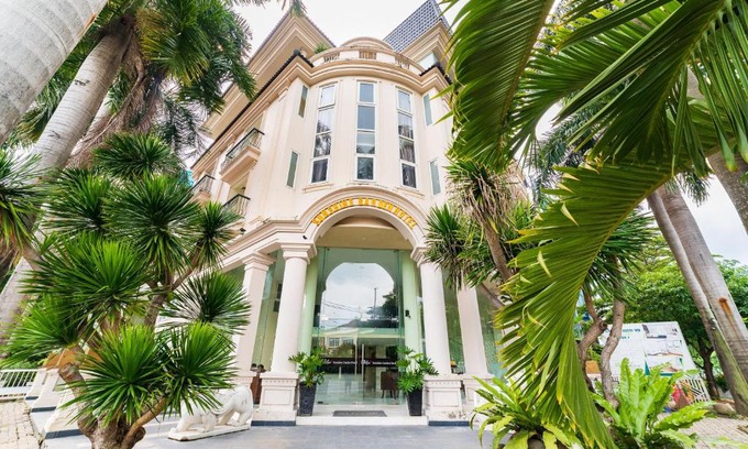Phu My Hung Apartment | Dancentre Luxury Hotel Near SECC formerly Sunshine Garden Hotel
