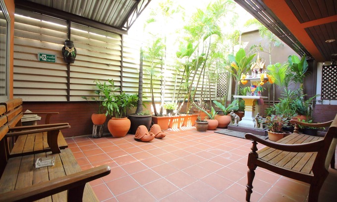 Talat Yot Hotel | Dancentre Pannee Lodge Khaosan SHA Plus