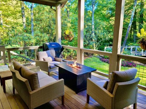 Highlands House | Dancing Bear Walk to Town