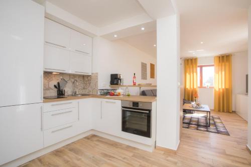 Brodarica Apartment | Danijela