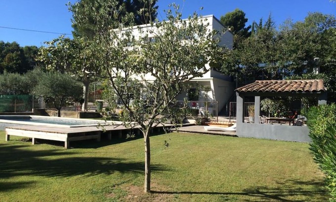Eguilles Apartment | DANS UN ECRIN DE VERDURE, BEL APPARTEMENT EN RDC