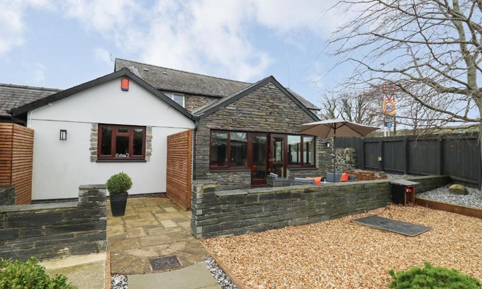 Bow Street House | Dant Y Llew