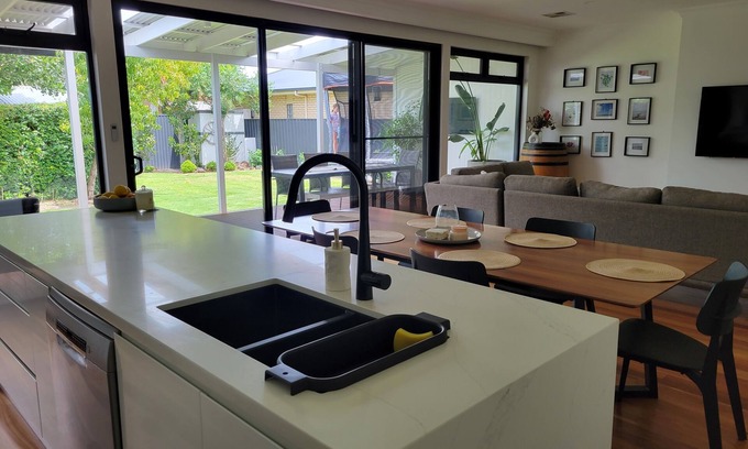 Collinswood House | Darcy House. Location and Space, wiht everything at your doorstep.