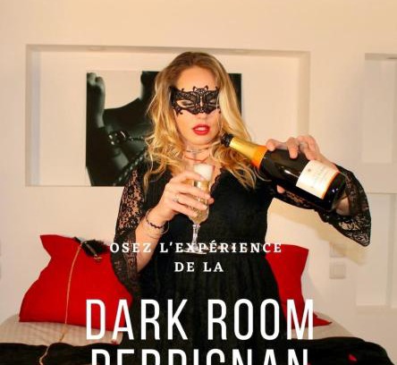 Villeneuve-de-la-Raho Apartment | Dark Room Perpignan aux 50 nuances Jacuzzi Privé